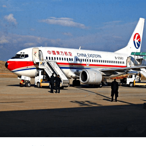 大庆空运公司航空快运业稳步发展的原因是什么？
